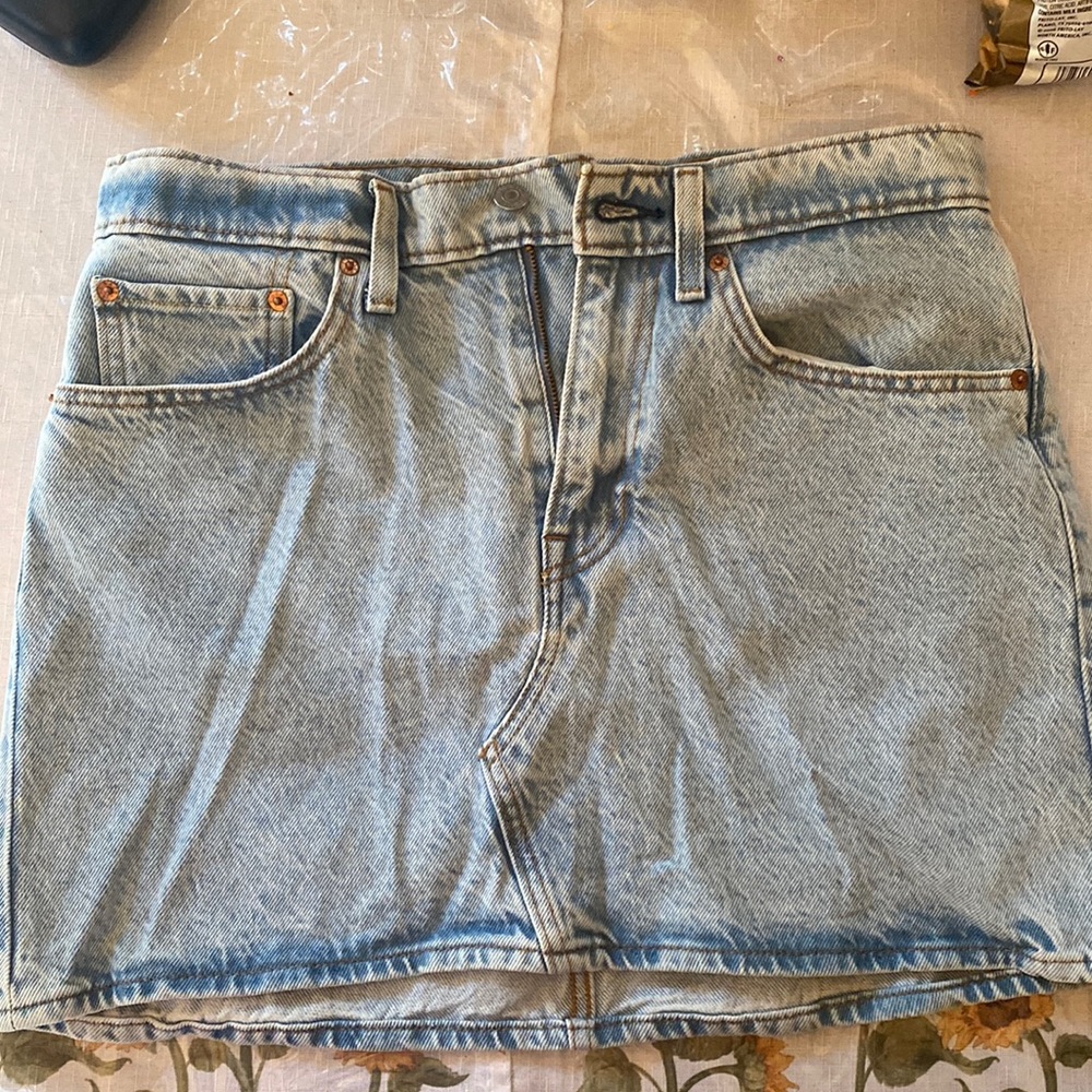 Levi’s  women denim skirt size 30